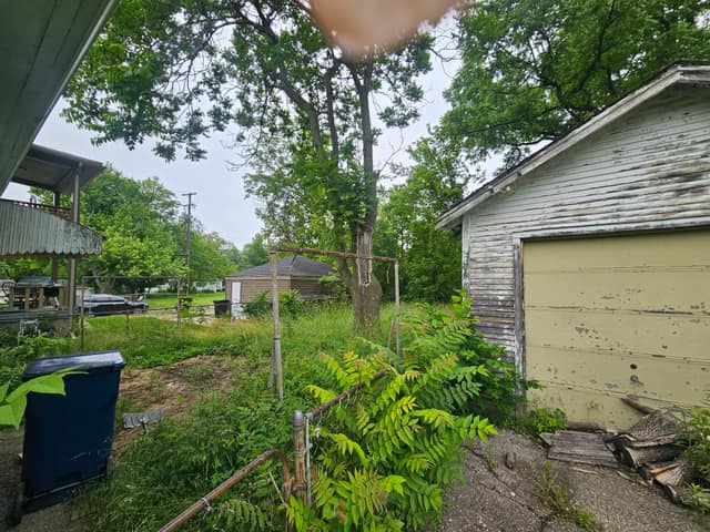 605 E Stewart Ave photo 4