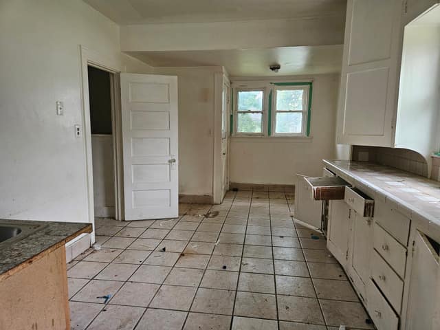 605 E Stewart Ave photo 10