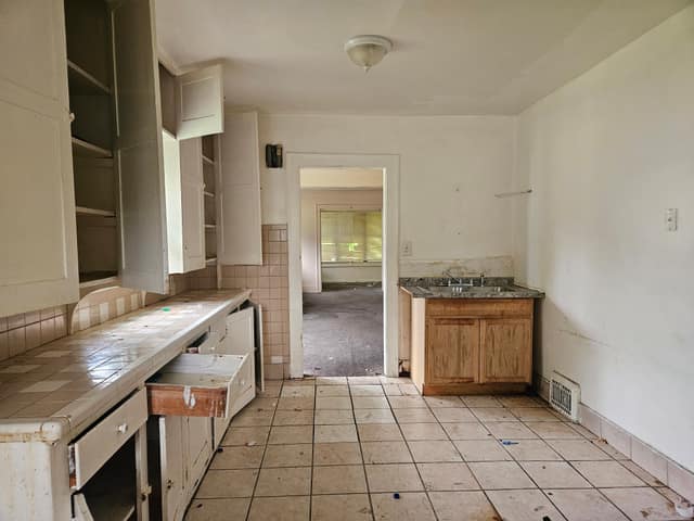 605 E Stewart Ave photo 11