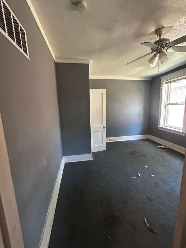 1027 Garth Ave photo 4