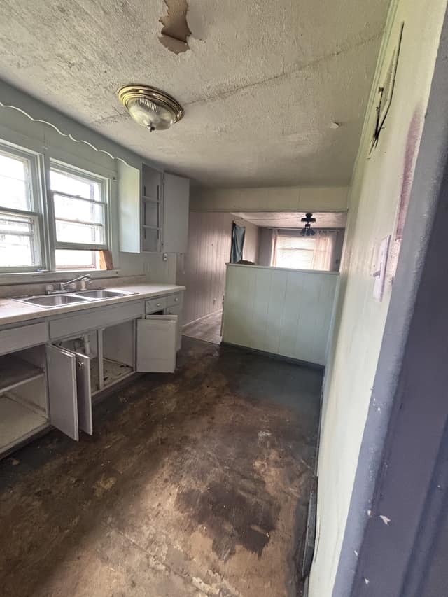 1527 N Oakland Ave photo 2