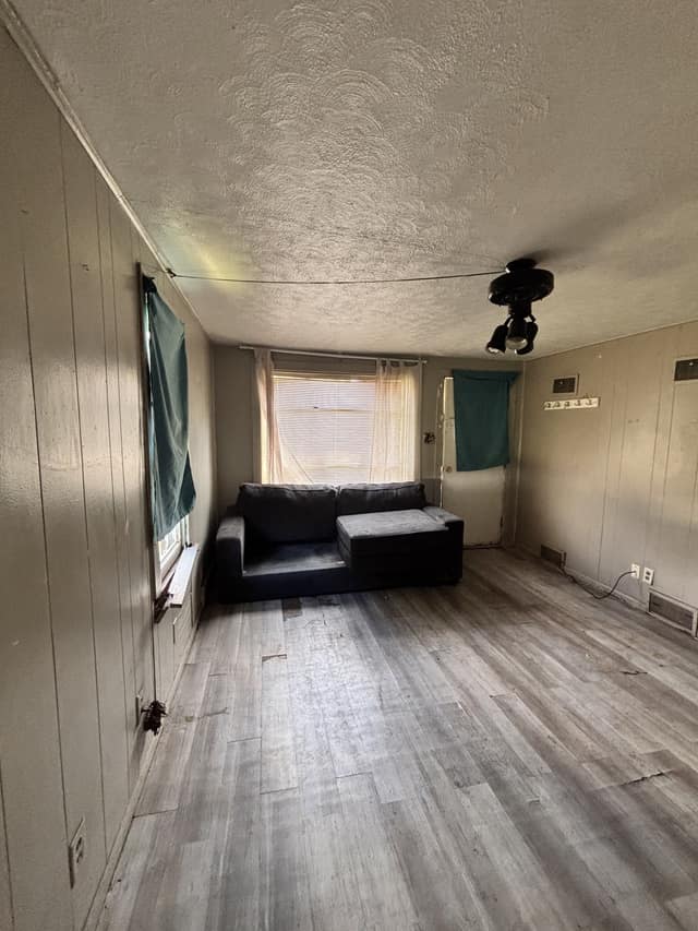 1527 N Oakland Ave photo 4