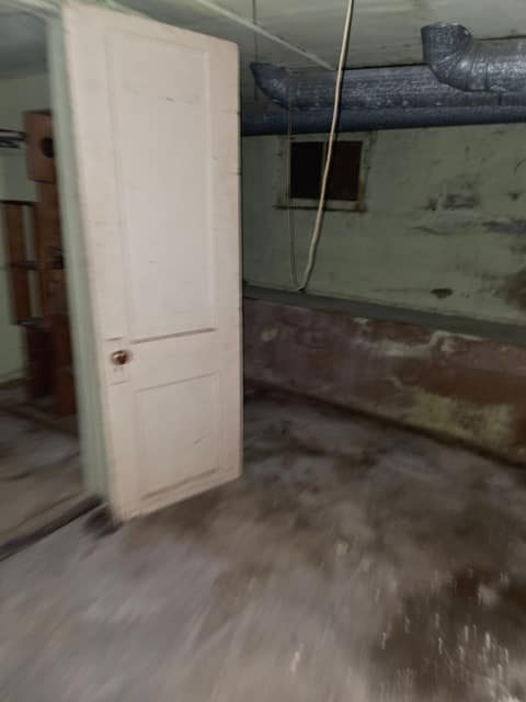 712 W Waggoner St photo 27