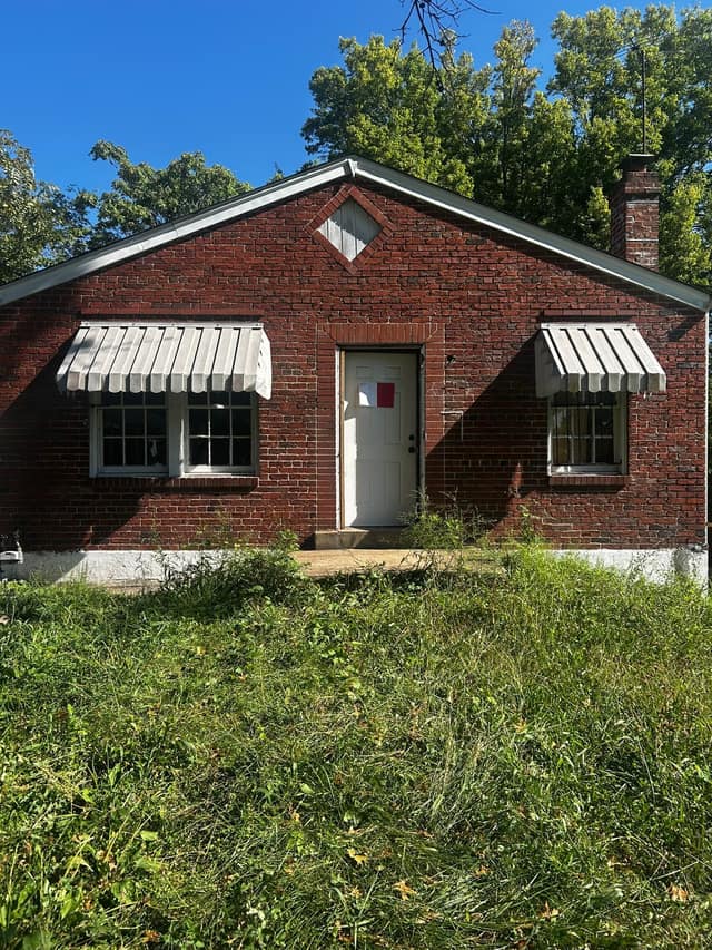 819 Elias Ave photo 1