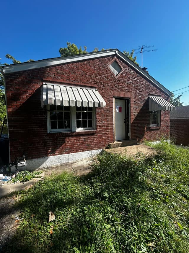 819 Elias Ave photo 2