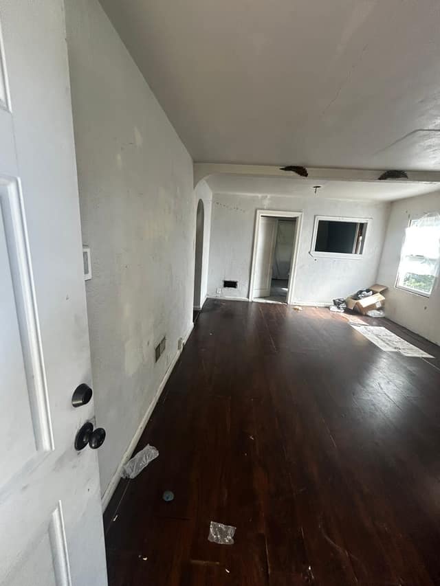 819 Elias Ave photo 4