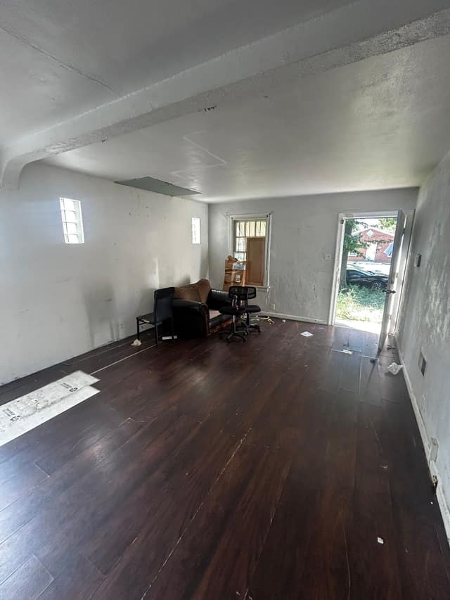 819 Elias Ave photo 6