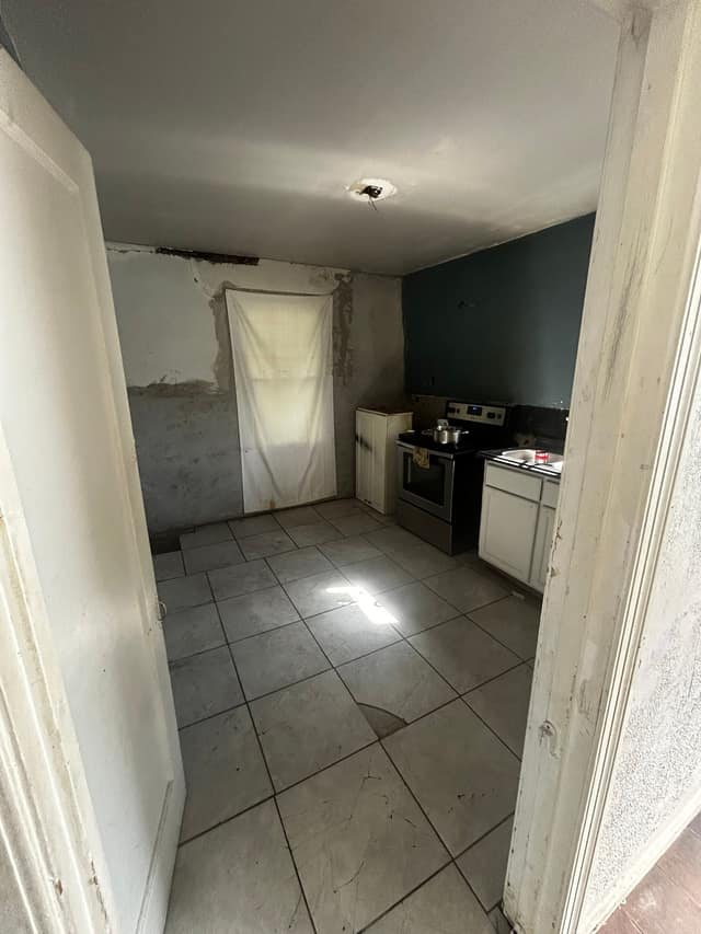 819 Elias Ave photo 7