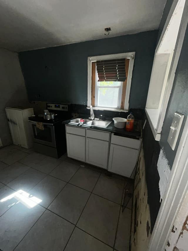 819 Elias Ave photo 8