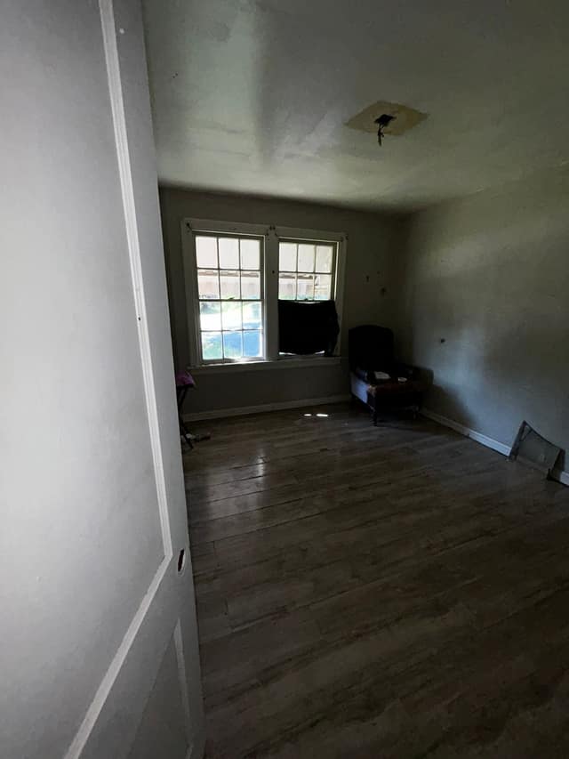 819 Elias Ave photo 13