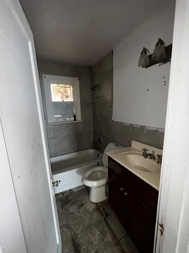 819 Elias Ave photo 17