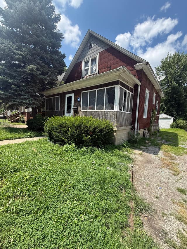 442 W Division St photo 1