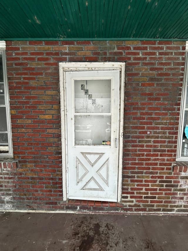 4546 Pope Ave photo 2