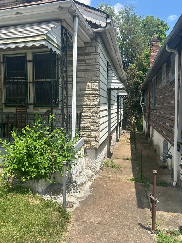 6041 Harney photo 2