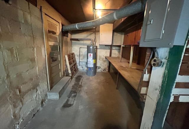 1174 W King photo 31