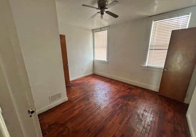 1174 W King photo 2