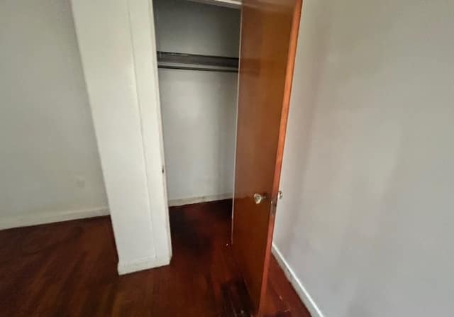 1174 W King photo 3