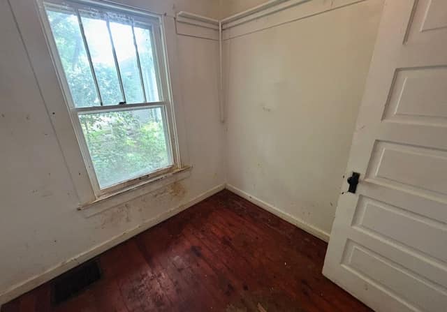 1174 W King photo 7
