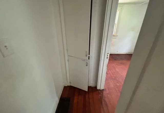 1174 W King photo 12