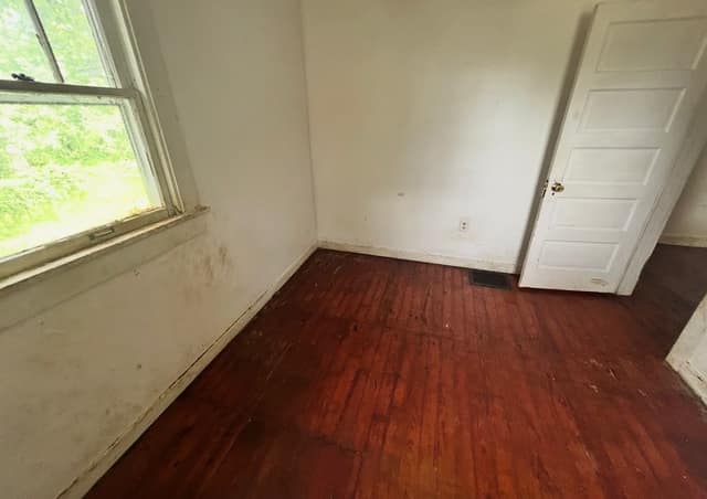 1174 W King photo 15