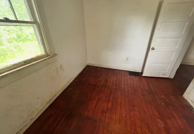 1174 W King photo 16
