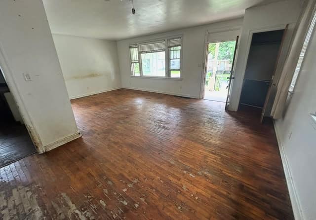 1174 W King photo 18