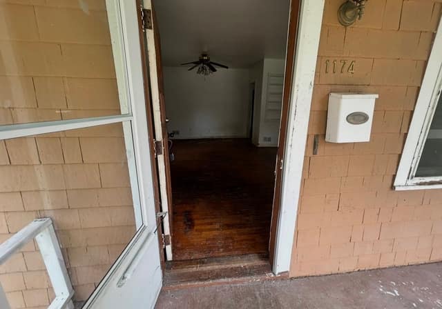 1174 W King photo 26