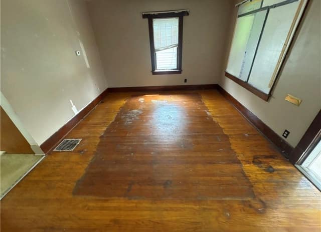 1272 W King St photo 5
