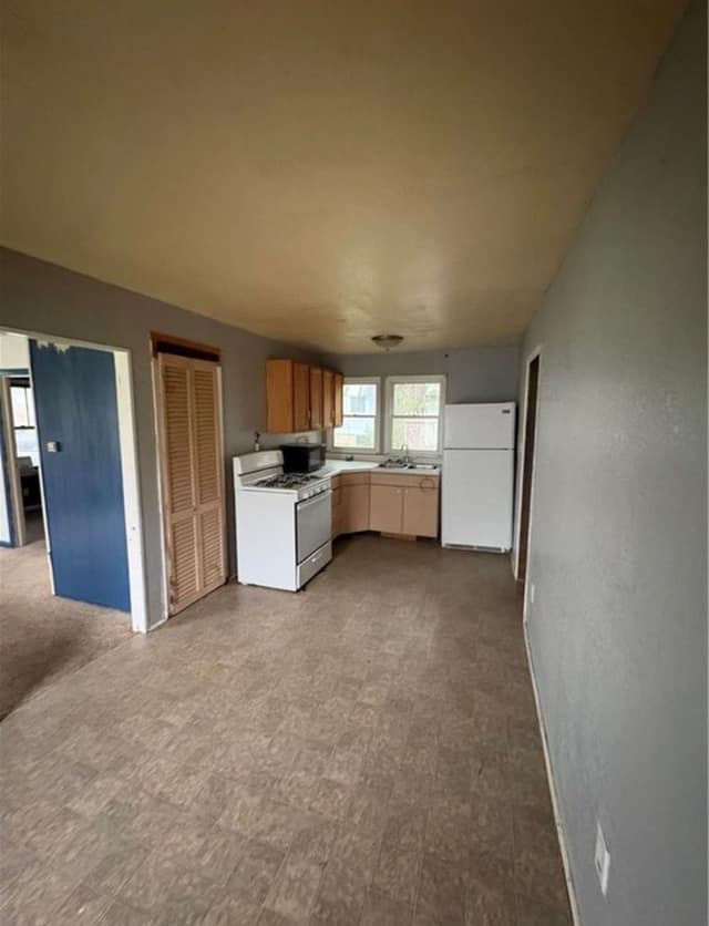 4547 E Rosewood Rd photo 5