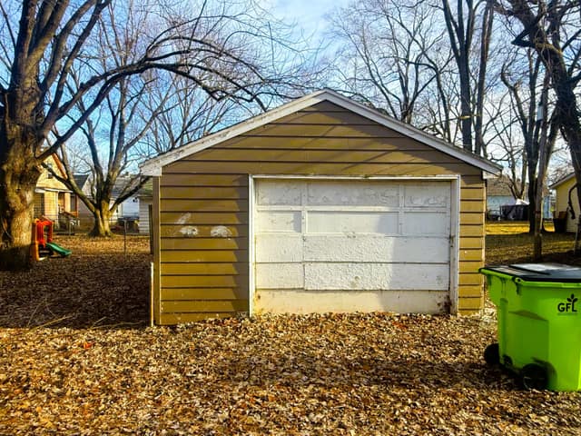 611 Haungs Ave Peoria IL photo 5